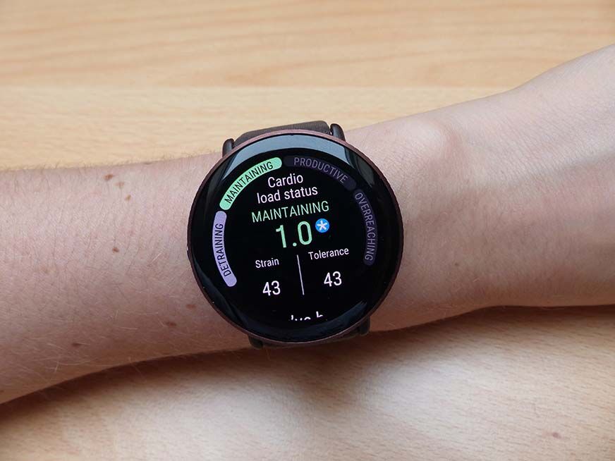 Man sieht den Trainingsload auf der Polar Ignite 3.